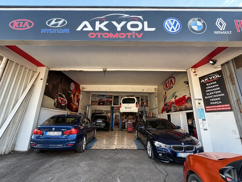 Akyol Otomotiv tabelası ve açık atölye girişi
